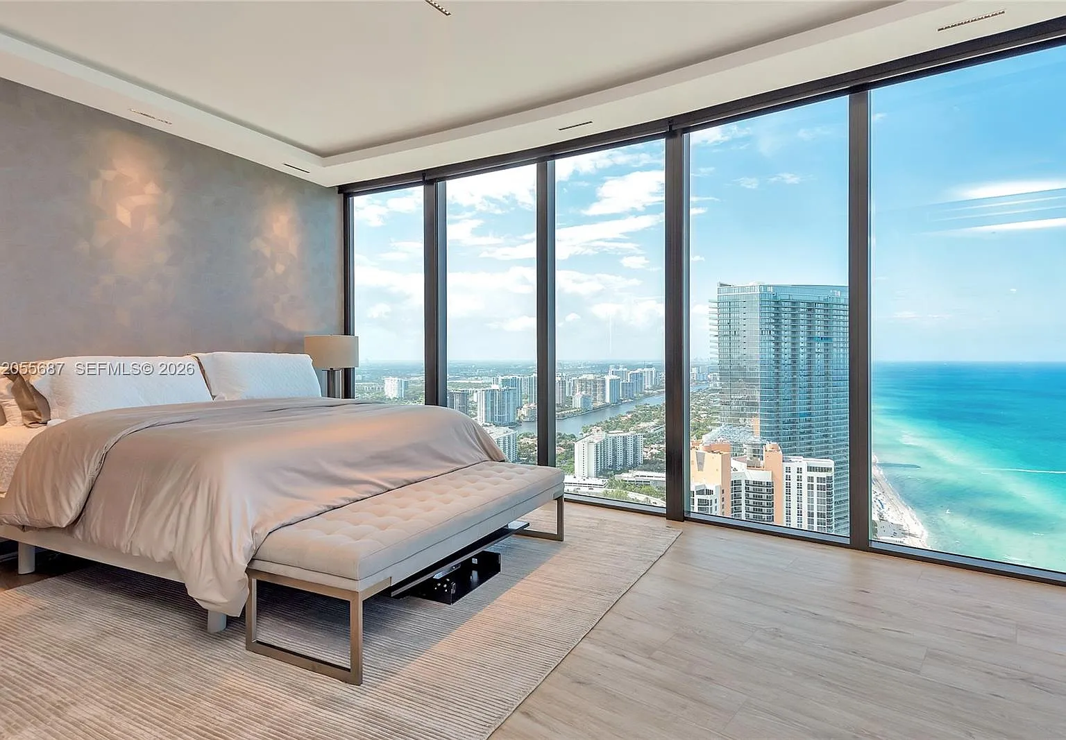 18555 Collins Avenue Cond — Photo 3