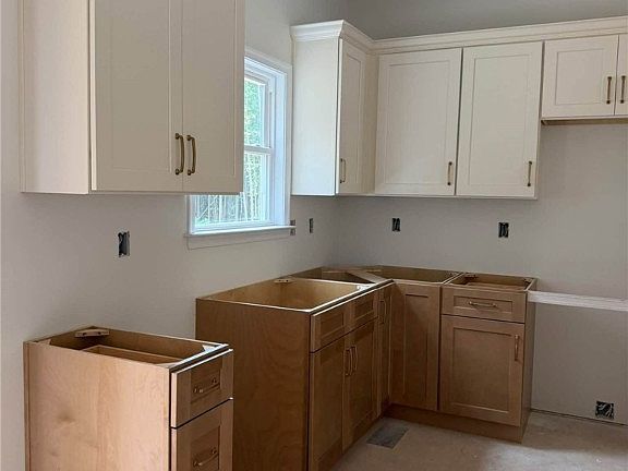 4th image of 2243 Cumberland Rd
