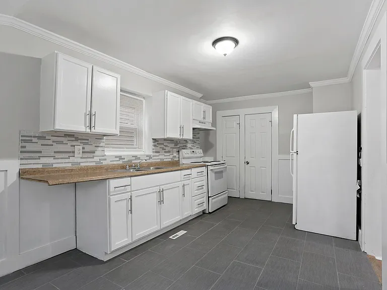 393 Huntington St — Photo 6
