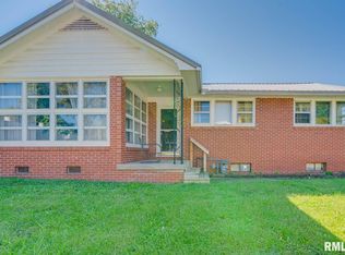 6 Westwood Dr, Mount Vernon, IL 62864