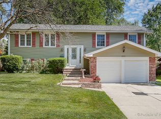 21W660 Buckingham Rd, Glen Ellyn, IL 60137