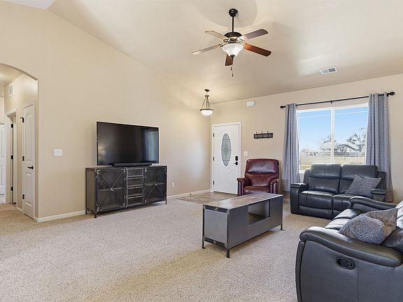 2nd image of 1081 20th Rd