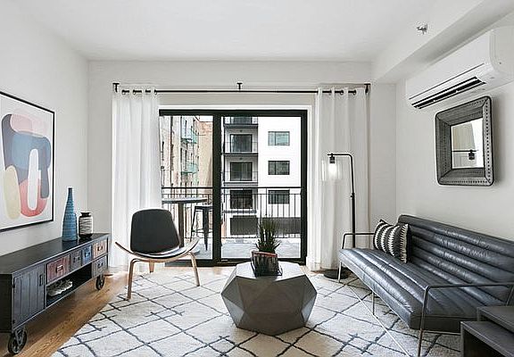 5th image of 520 Parkside Ave APT 3C