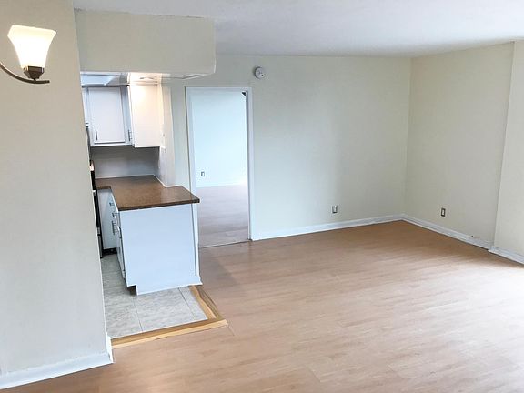 5th image of 1050 SE 15th St APT 306