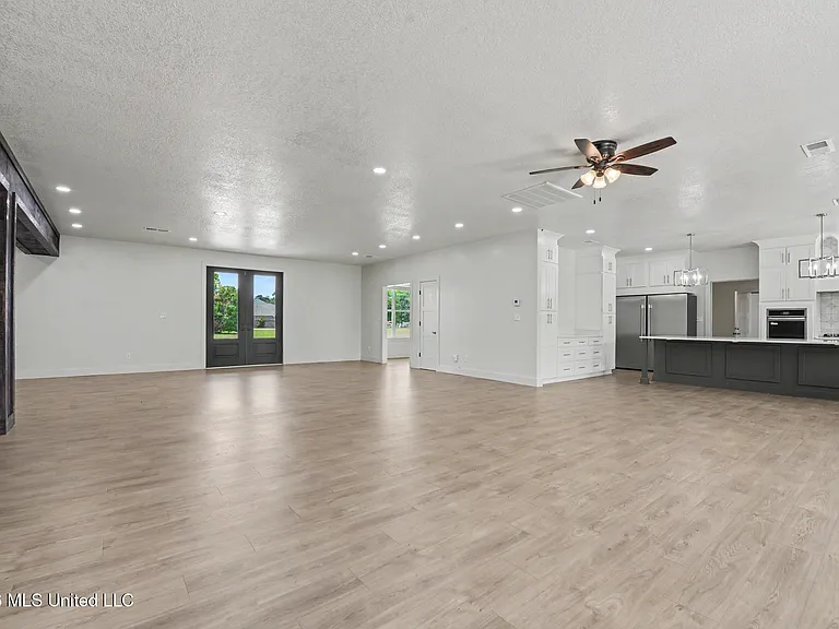 15216 Shriners Blvd — Photo 3