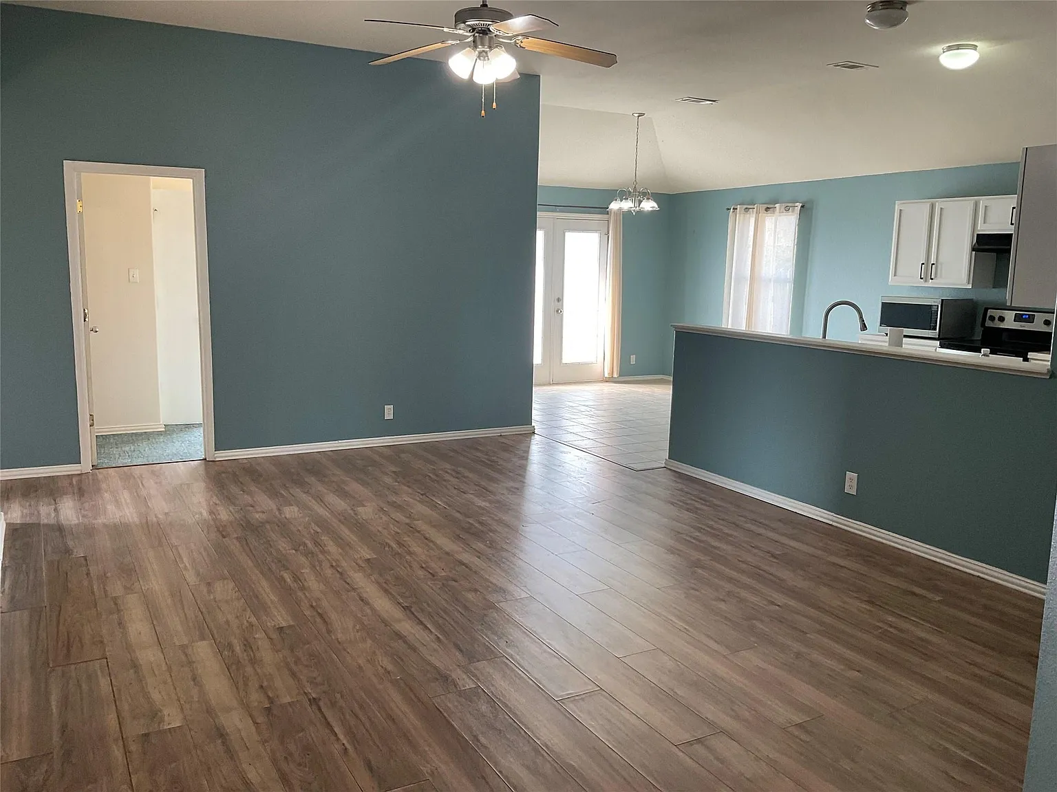 4 bed, 2.0 bath, 1475 sqft, $1,800 — Photo 2
