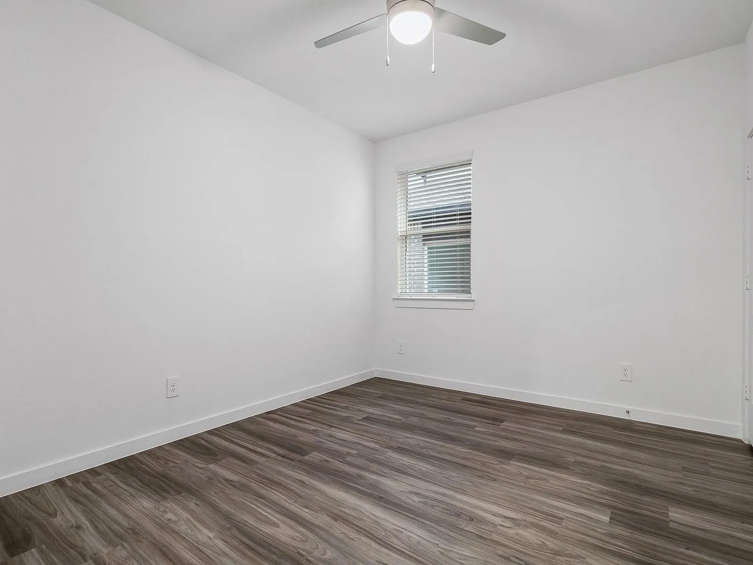 4 bed, 3.0 bath, 2270 sqft, $2,550 — Photo 4