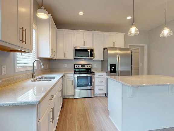 3rd image of 1500 E 6th St