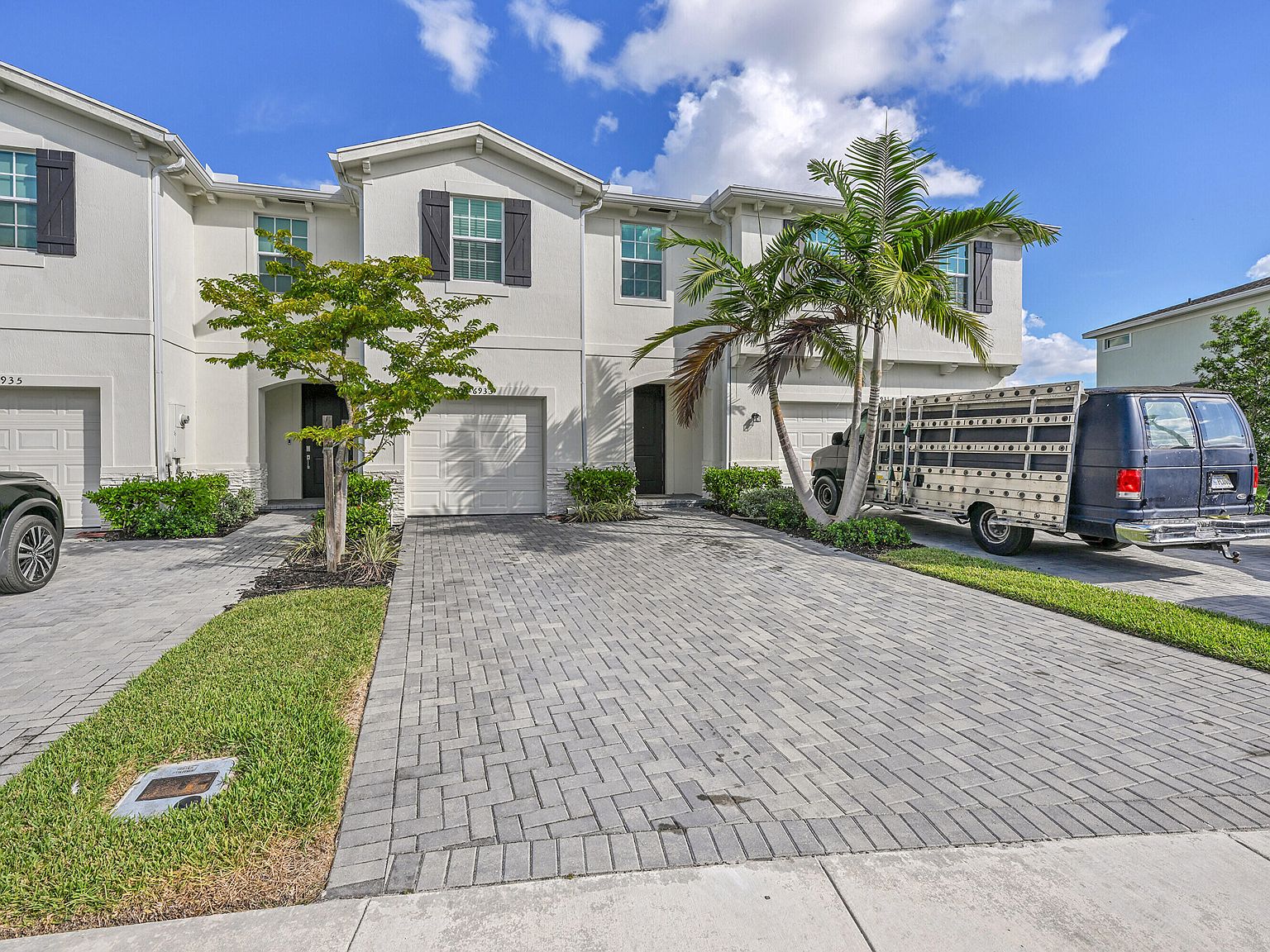 6933 Harbours Edge Avenue