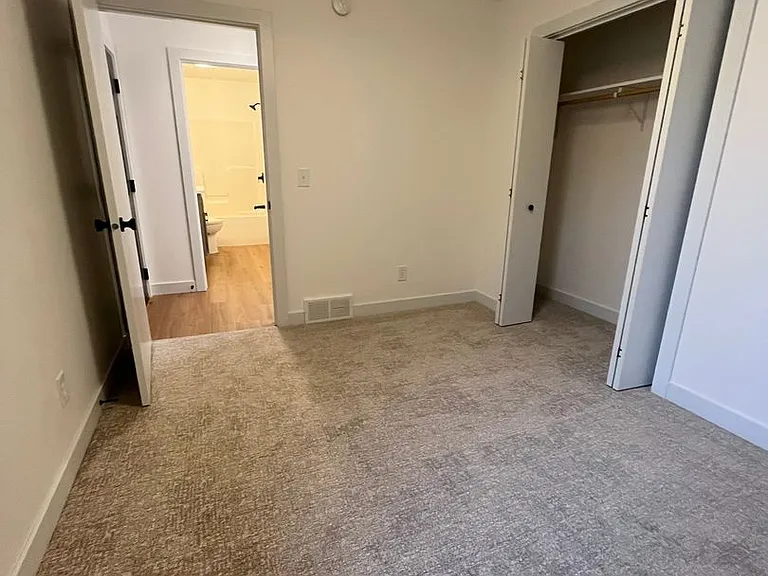 2504 E Augusta St — Photo 19