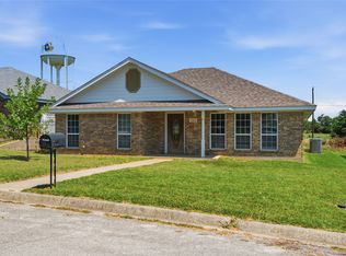 2323 Jodi Ln, Gainesville, TX 76240