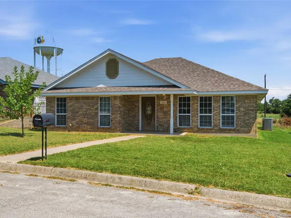 2323 Jodi Ln, Gainesville, TX 76240