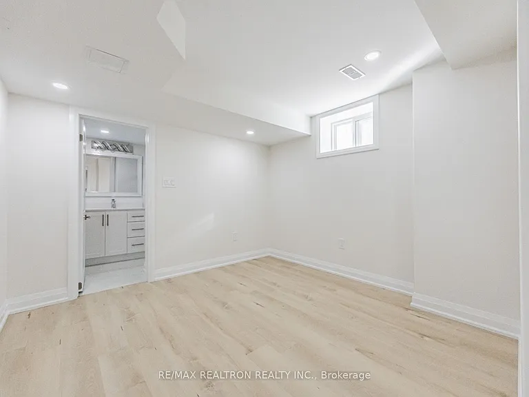 91 McRoberts Cres — Photo 16