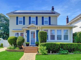 886 Seaman Ave E, Baldwin, NY 11510