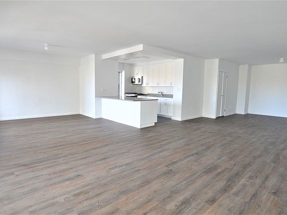 3rd image of 200 E 64th St APT 12B