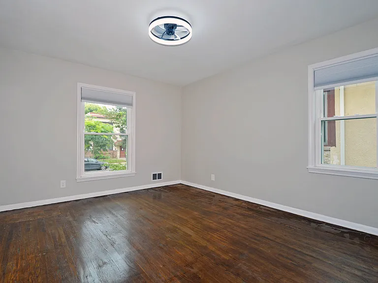 921 Oliver Ave N #921 — Photo 10