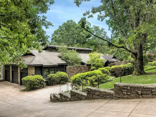 44 Carmel Dr, Little Rock, AR 72212
