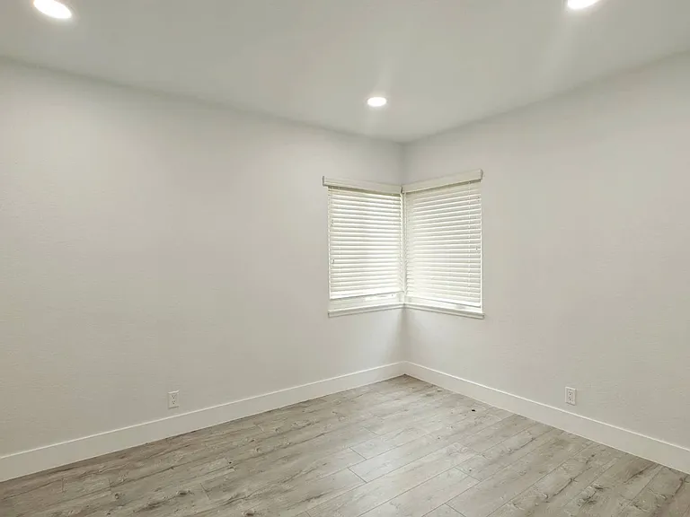 1626 Riverside Dr — Photo 11