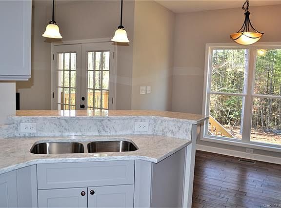 3rd image of 5241 Penny Ln