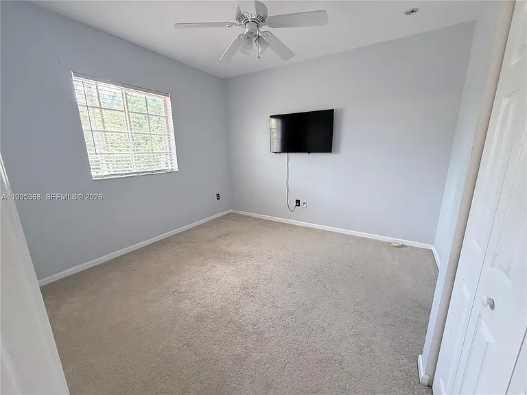 5747 Isles Cir #5747 — Photo 12
