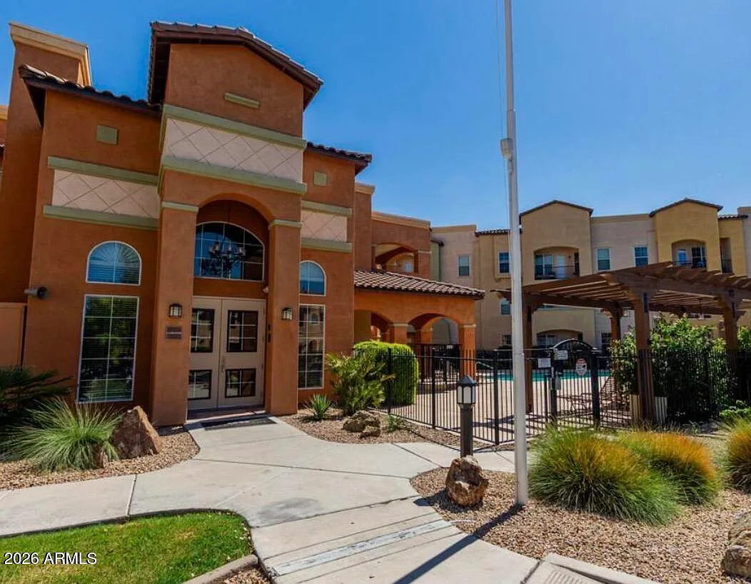 1 bed, 1.0 bath, 1040 sqft, $1,850 — Photo 2
