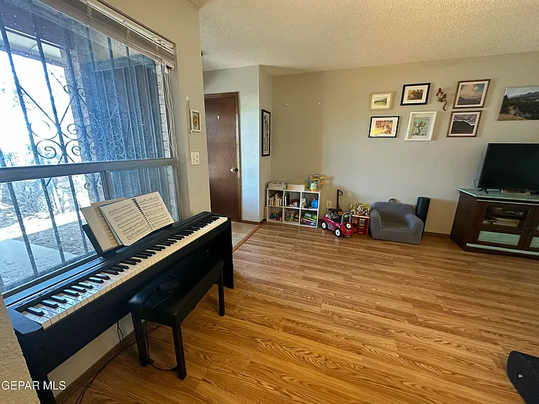504 E University Ave — Photo 3