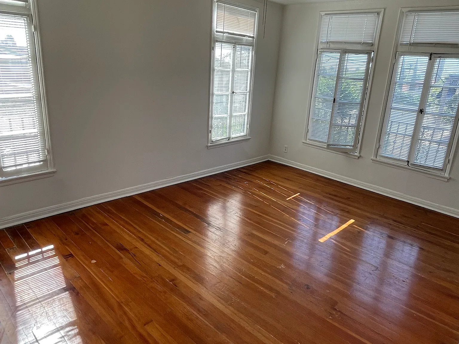 Chateau Lexington Studios and One-Bedrooms — Photo 2