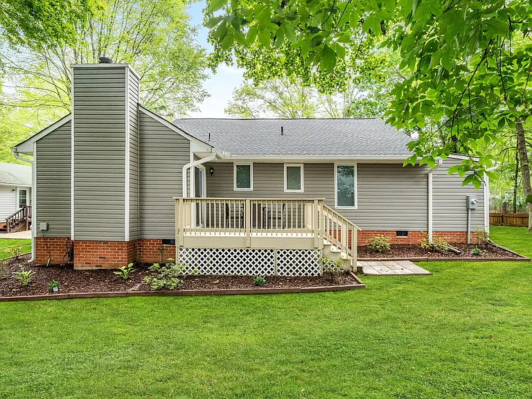1902 Cambridge Dr — Photo 33