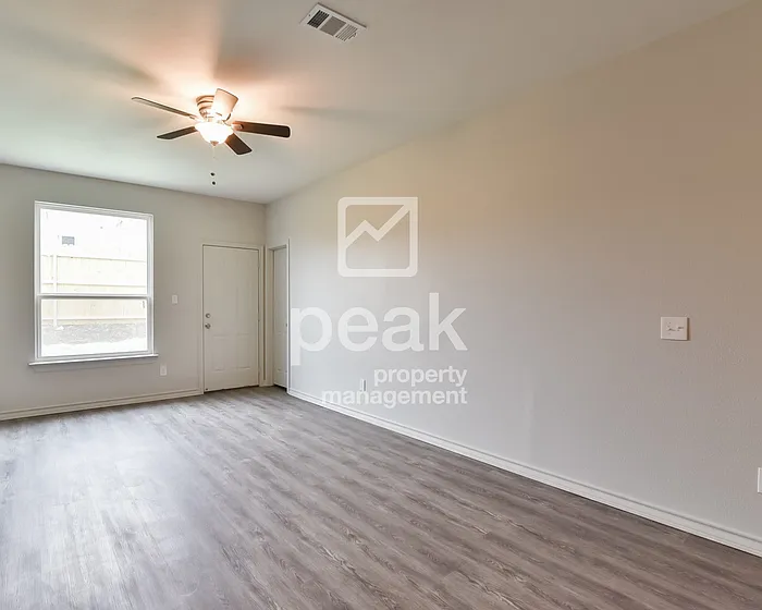 3 bed, 2.5 bath, 1180 sqft, $1,550 — Photo 3