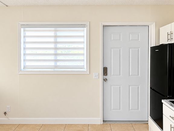 5th image of 360 W 19th St #2