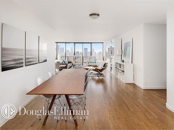 2nd image of 161 W 61st St #31FG