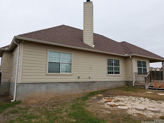 2nd image of 717 Northern Red Oak