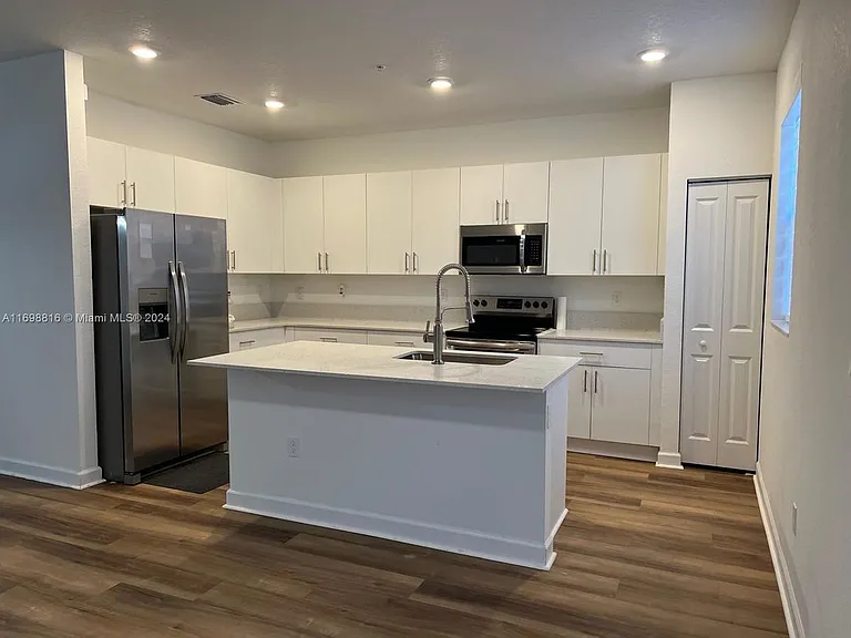 256 SW 159th Ter #TOWNHOUSE — Photo 2