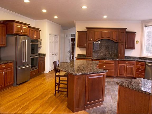 5th image of 8265 Wembley Ct