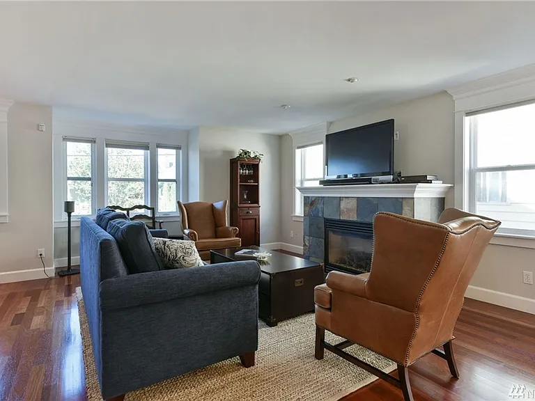 4322B Francis Ave N — Photo 7
