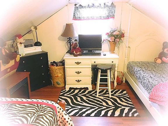 2nd bedroom upstairs 