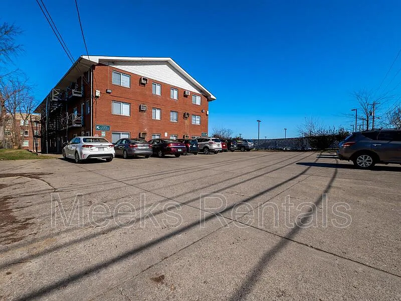 Burgess — Photo 2