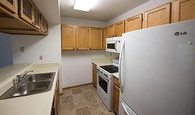 4273 Hunting Meadows Cir #2 — Photo 4