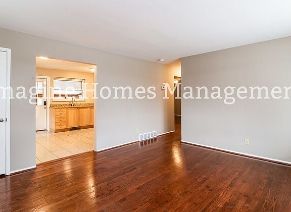 5th image of 7176 Bluecrest Dr