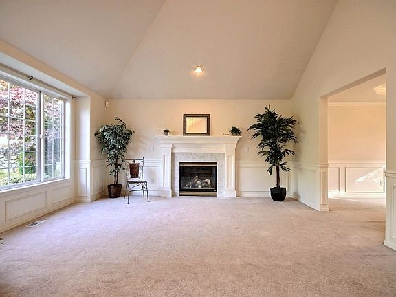 3rd image of 4509 Country Club Dr NE