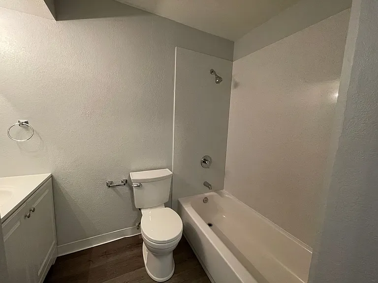 764 E Swain Road — Photo 15