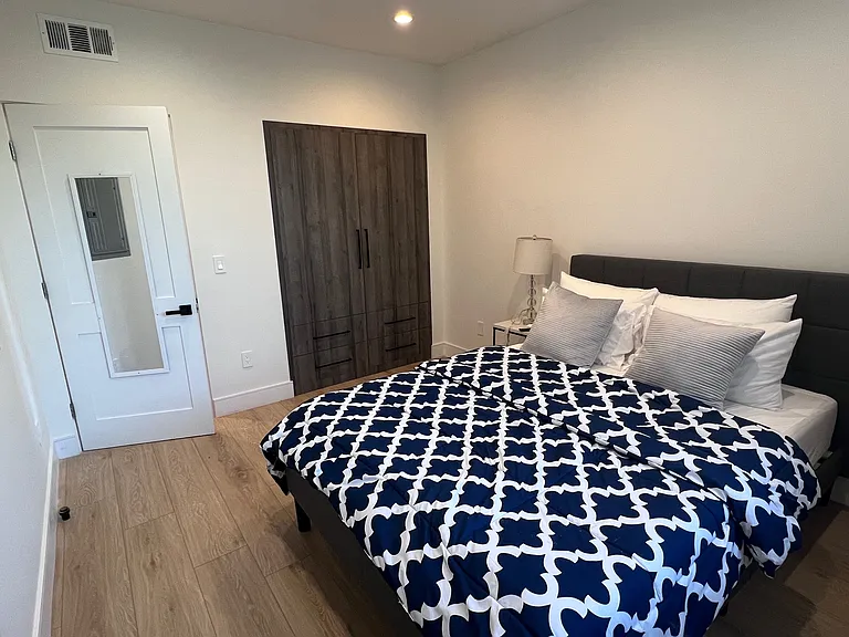 4663 1/4 Pickford St #1/4 — Photo 7