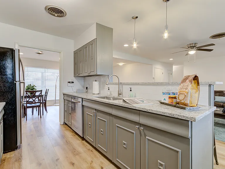 502 Downshire Dr — Photo 9