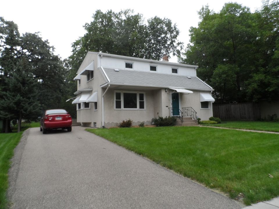 1st image of 1695 Saint Clair Ave