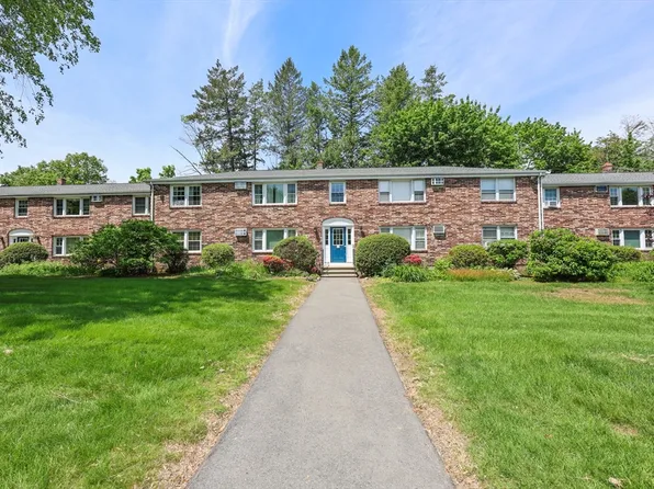 3 Myles Standish Dr Unit 8, Haverhill, MA 01835