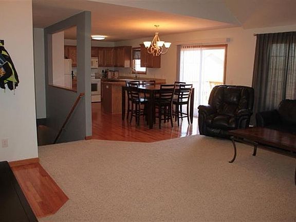 2nd image of 2865 Linda Ln