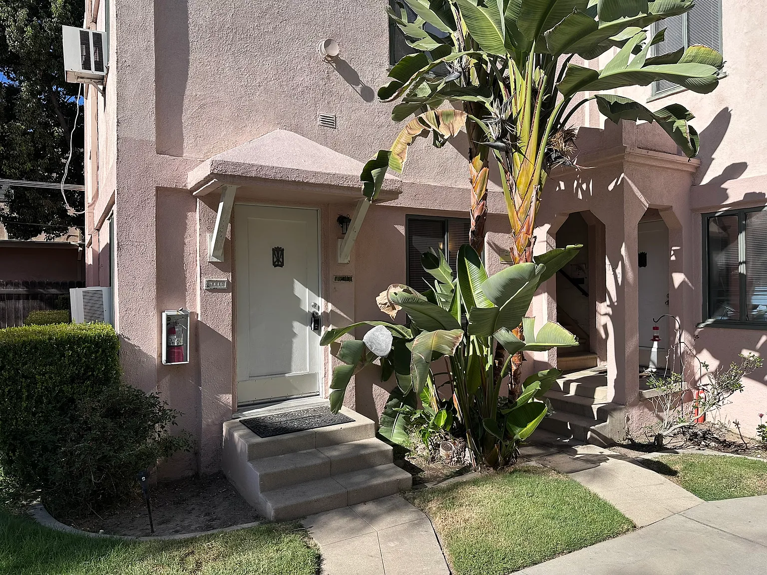 Studio, 450 sqft, $1,995 — Photo 2