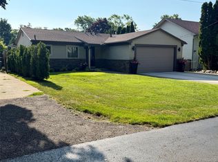 1879 Rustic Ln, Keego Harbor, MI 48320