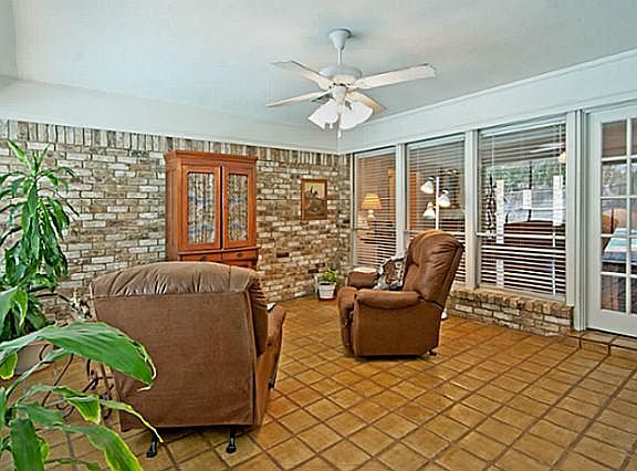 3rd image of 1108 High Vista Ln