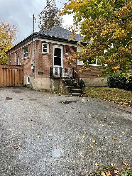 3 bed, $2,500 — Photo 2